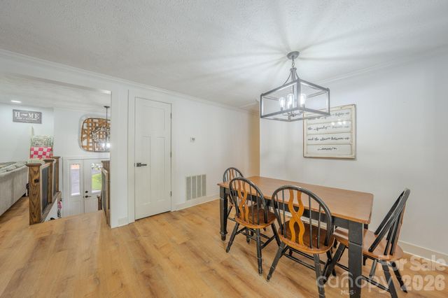 38 Ferenvilla Drive, Hendersonville, NC 28791