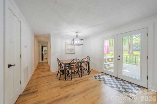 38 Ferenvilla Drive, Hendersonville, NC 28791