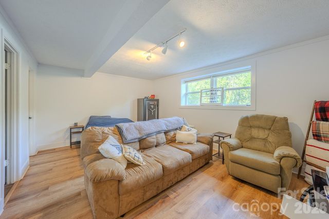 38 Ferenvilla Drive, Hendersonville, NC 28791