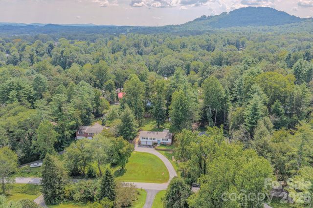 38 Ferenvilla Drive, Hendersonville, NC 28791