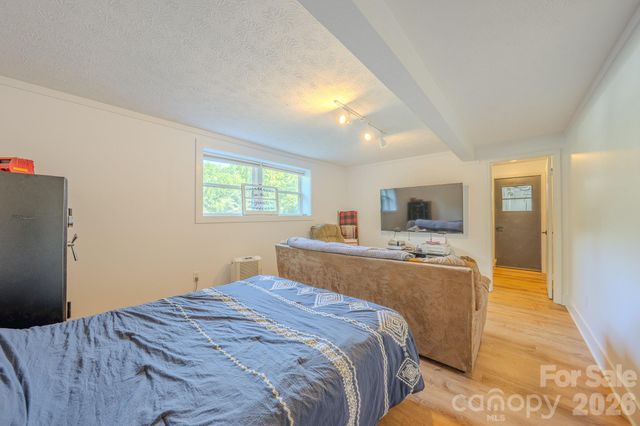 38 Ferenvilla Drive, Hendersonville, NC 28791