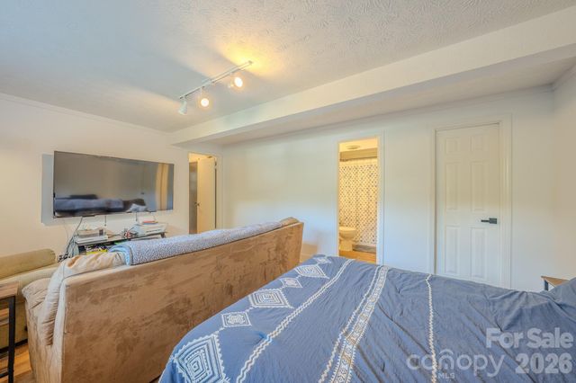 38 Ferenvilla Drive, Hendersonville, NC 28791