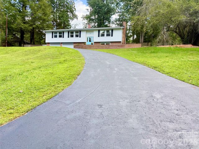 38 Ferenvilla Drive, Hendersonville, NC 28791