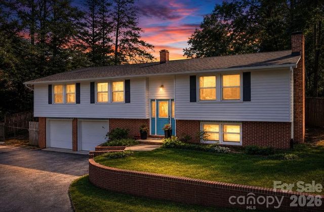 38 Ferenvilla Drive, Hendersonville, NC 28791