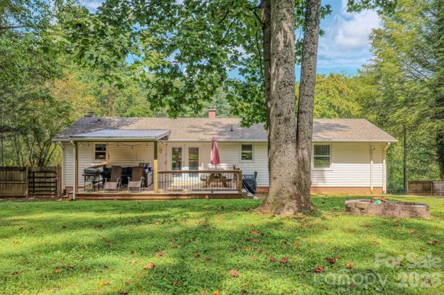 38 Ferenvilla Drive, Hendersonville, NC 28791