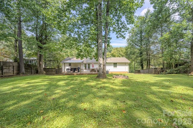 38 Ferenvilla Drive, Hendersonville, NC 28791