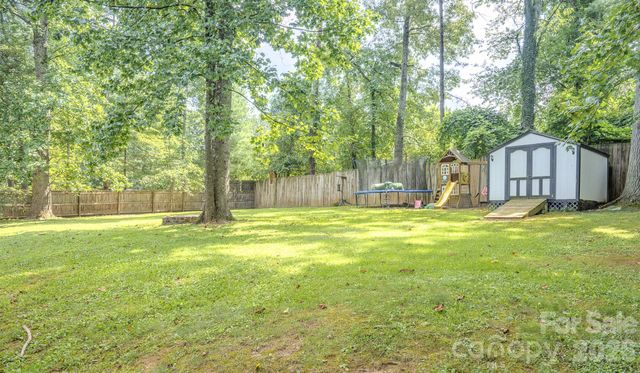 38 Ferenvilla Drive, Hendersonville, NC 28791