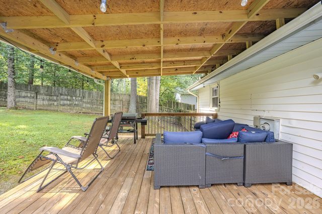 38 Ferenvilla Drive, Hendersonville, NC 28791