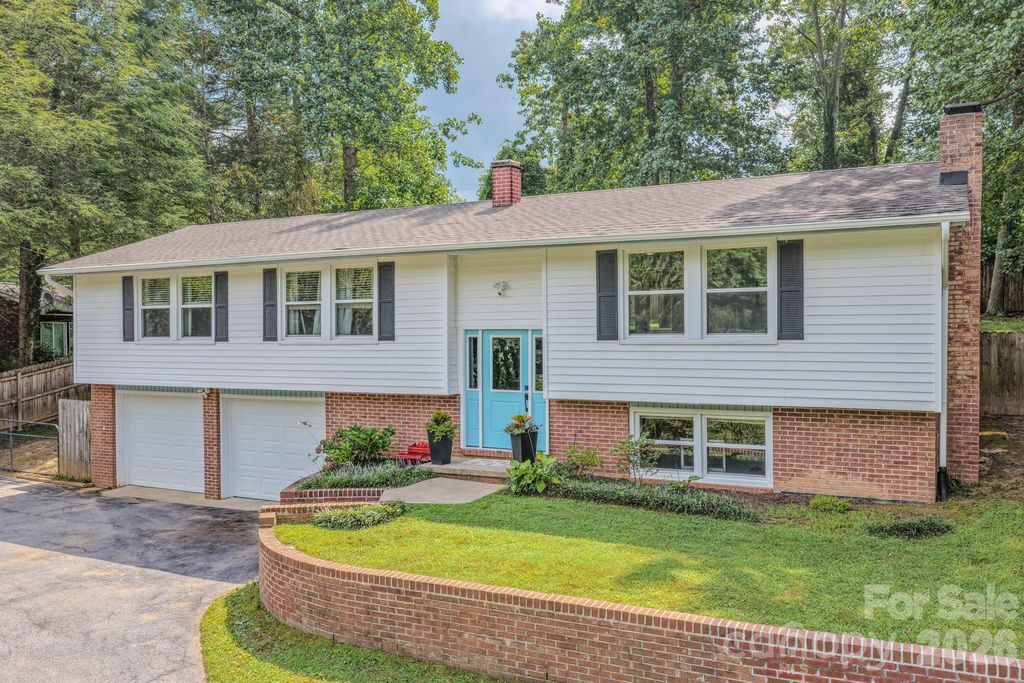 38 Ferenvilla Drive, Hendersonville, NC 28791