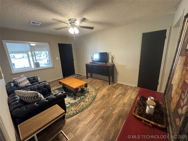 1126 W 16th Place, Claremore, OK 74017