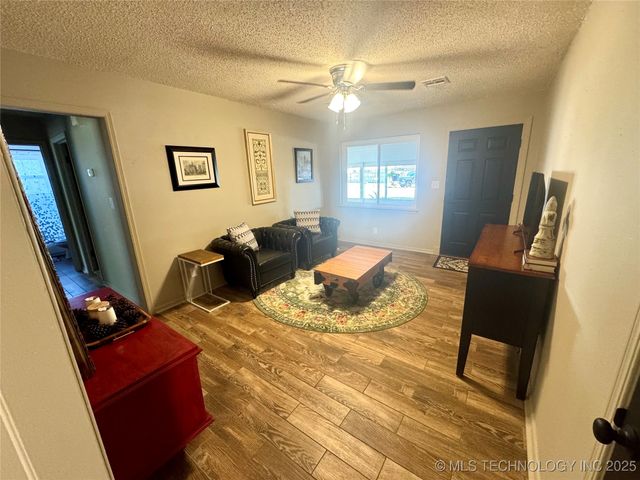 1126 W 16th Place, Claremore, OK 74017