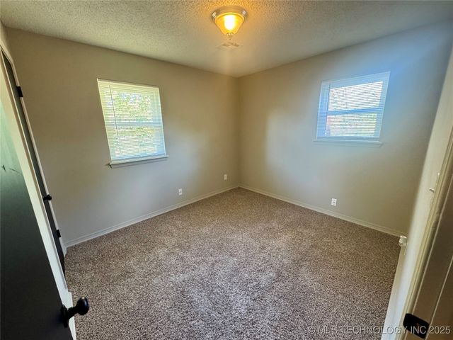 1126 W 16th Place, Claremore, OK 74017