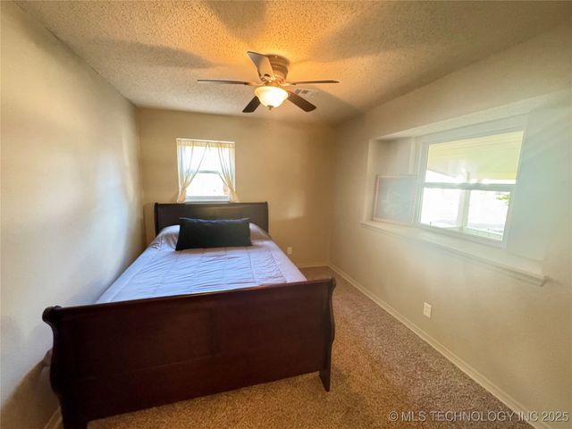 1126 W 16th Place, Claremore, OK 74017