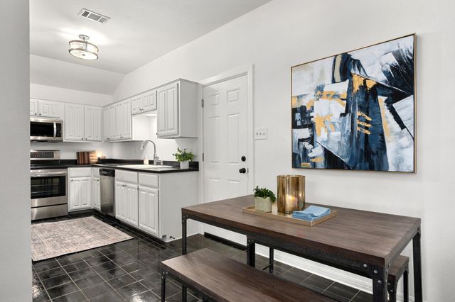 6905 Crosby CIR 16, Austin, TX 78746