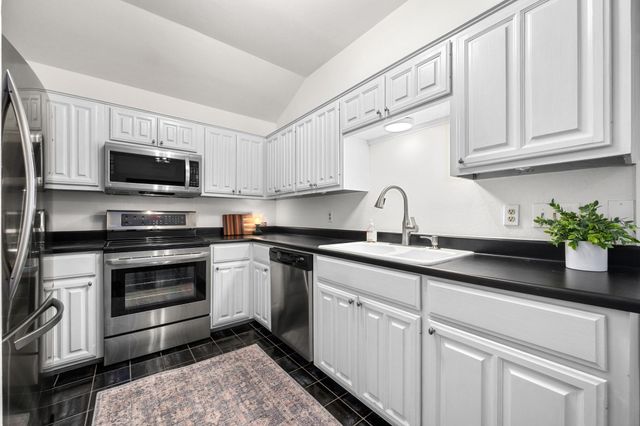 6905 Crosby CIR 16, Austin, TX 78746