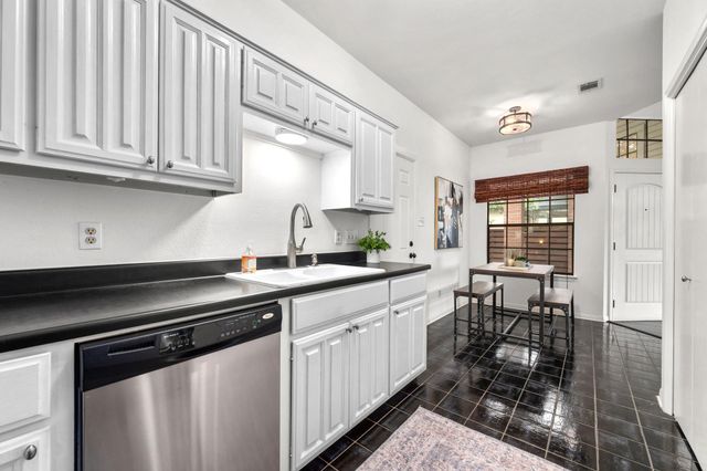 6905 Crosby CIR 16, Austin, TX 78746