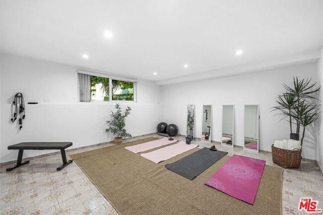 2844 Avenel Street, Los Angeles, CA 90039