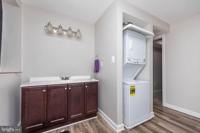 2108 E HOFFMAN ST, Baltimore, MD 21213