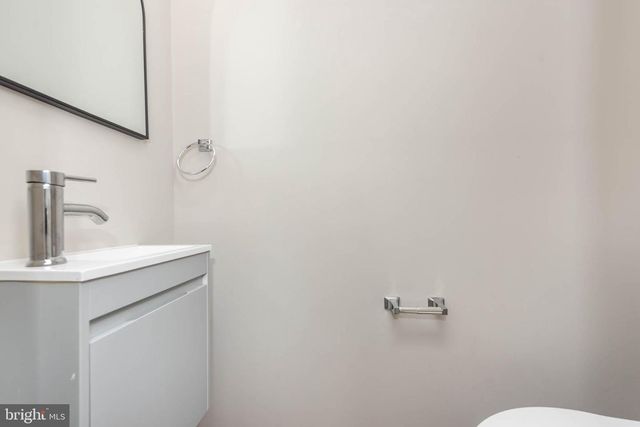 2108 E HOFFMAN ST, Baltimore, MD 21213