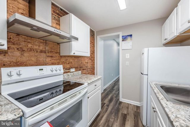 2108 E HOFFMAN ST, Baltimore, MD 21213