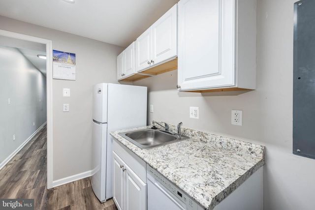 2108 E HOFFMAN ST, Baltimore, MD 21213