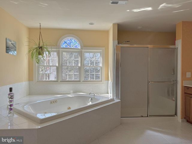 16209 HIDDEN PONDS WAY, Gaithersburg, MD 20878