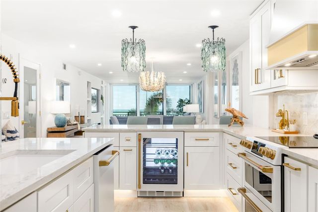 19 WHISPERING SANDS DRIVE 302, Sarasota, FL 34242