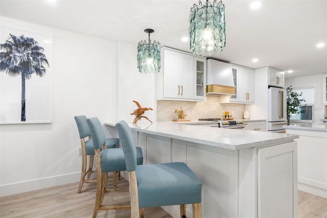 19 WHISPERING SANDS DRIVE 302, Sarasota, FL 34242