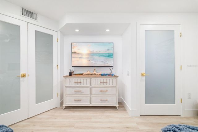 19 WHISPERING SANDS DRIVE 302, Sarasota, FL 34242