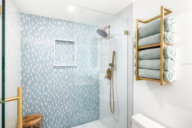 19 WHISPERING SANDS DRIVE 302, Sarasota, FL 34242