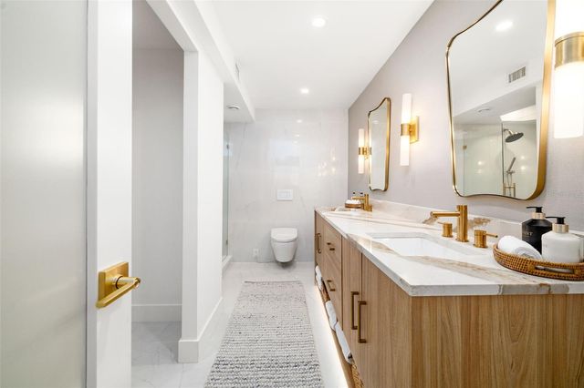 19 WHISPERING SANDS DRIVE 302, Sarasota, FL 34242