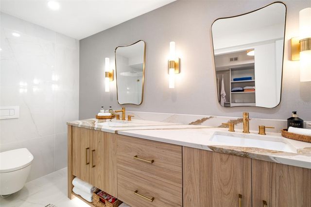 19 WHISPERING SANDS DRIVE 302, Sarasota, FL 34242