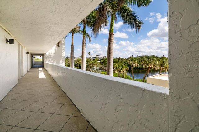 19 WHISPERING SANDS DRIVE 302, Sarasota, FL 34242