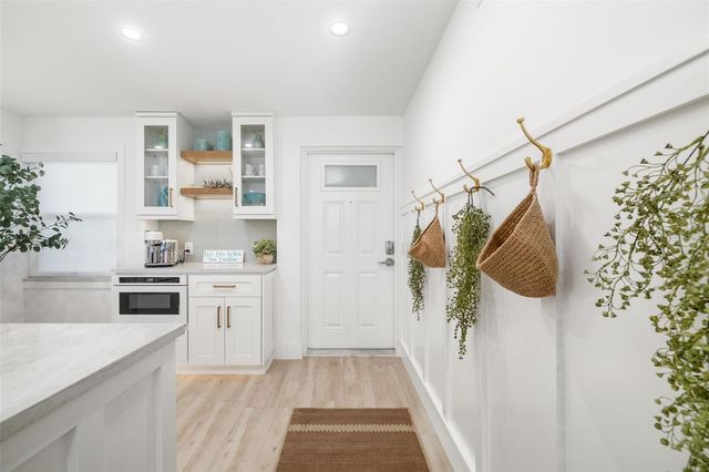 19 WHISPERING SANDS DRIVE 302, Sarasota, FL 34242