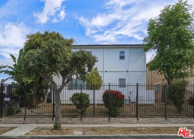 3213 Bartdon Avenue, Inglewood, CA 90303