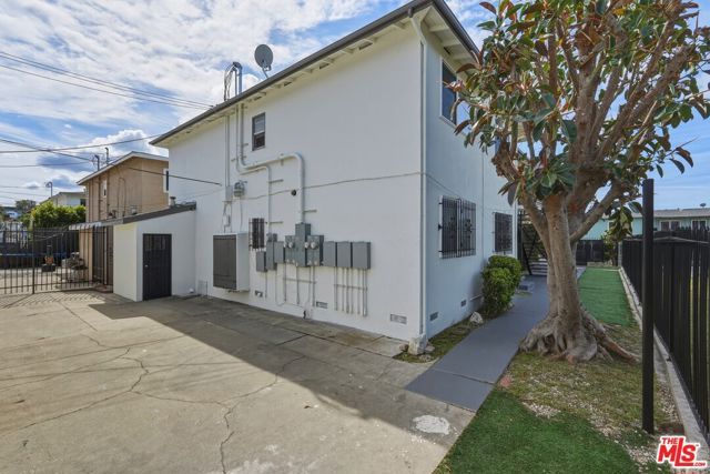 3213 Bartdon Avenue, Inglewood, CA 90303