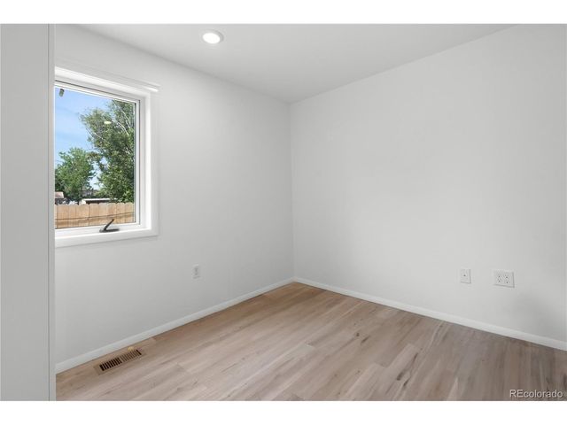 1957 Blackhawk St, Aurora, CO 80011