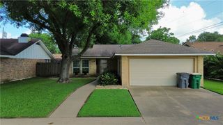 210 Londonderry Drive, Victoria, TX 77901
