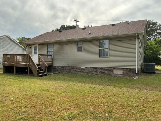 575 Brady Dr, Clarksville, TN 37042