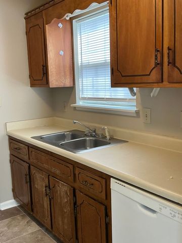 575 Brady Dr, Clarksville, TN 37042