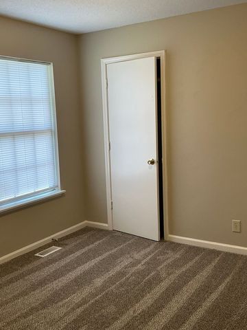 575 Brady Dr, Clarksville, TN 37042