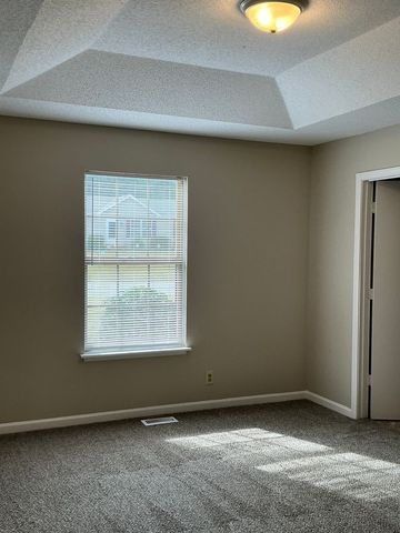 575 Brady Dr, Clarksville, TN 37042