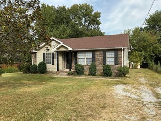 575 Brady Dr, Clarksville, TN 37042
