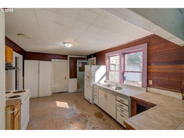 43620 SYLVANDALE Ln, Astoria, OR 97103