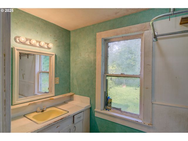 43620 SYLVANDALE Ln, Astoria, OR 97103