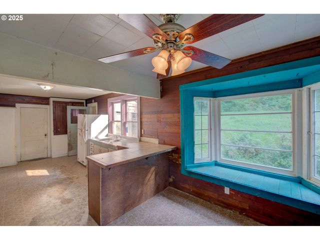 43620 SYLVANDALE Ln, Astoria, OR 97103