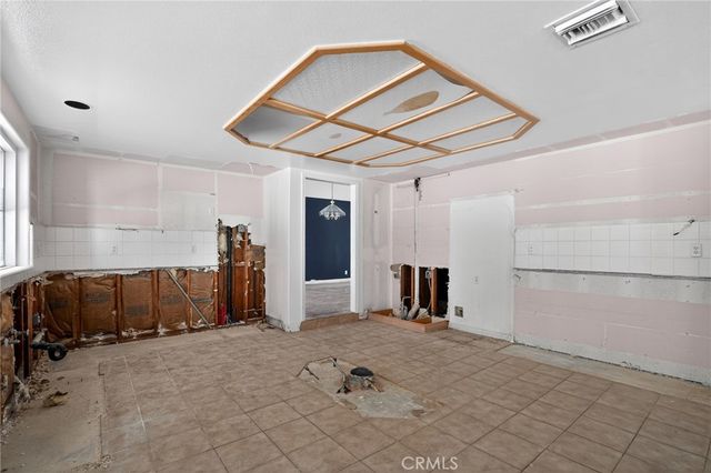 6910 Sycamore, Palmdale, CA 93551