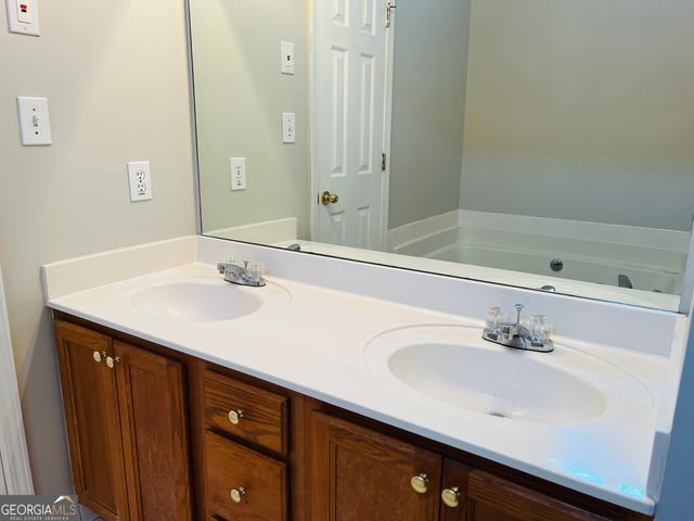 155 Woodstream Way, Fayetteville, GA 30214