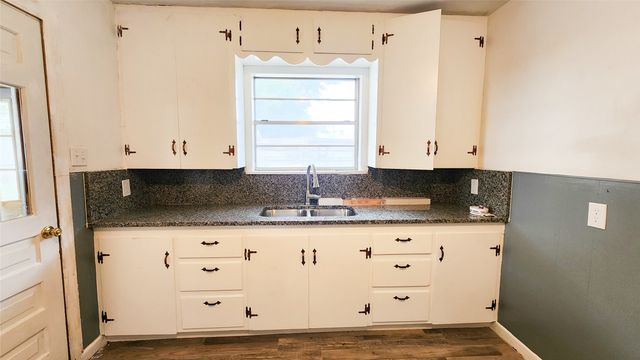 304 E Pierce Street, Winters, TX 79567