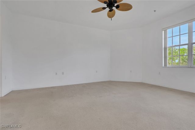 4863 Hampshire CT 207, Naples, FL 34112